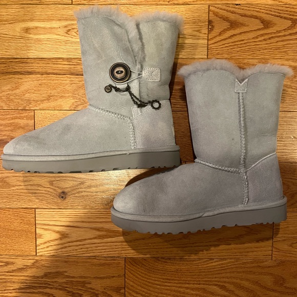Gray UGGS - Picture 2 of 13